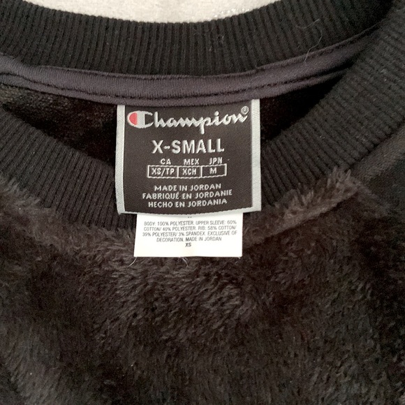 Champion fluffy sweatshirt. - Picture 3 of 4